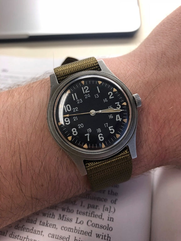 GG-W-113 U.S 1960s Pattern Automatic Military Watch with Shatter and Scratch Resistant Sapphire Box Crystal on Matching Retro Stainless Steel