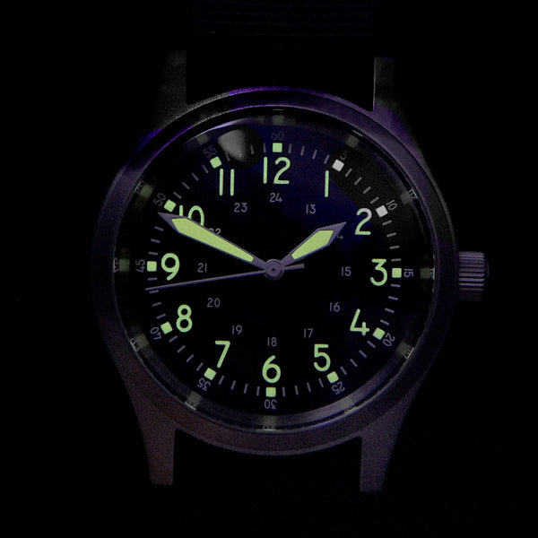 A-17 U.S 1950s Korean War Pattern 100m/330ft Water Resistant Military Watch with Shatter and Scratch Resistant Box Sapphire Crystal (Automatic)