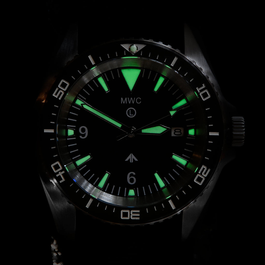 Montre Plongeur MWC Automatique 300m - Boîtier Acier Noir, Bracelet Acier, Saphir - 24 Rubis