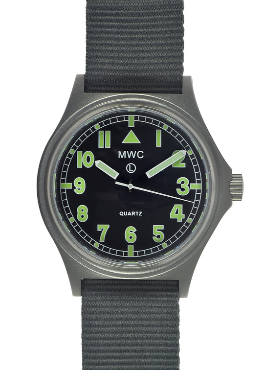 Orologio militare MWC G10 in acciaio inossidabile resistente all'acqua 100m / 330ft con vetro zaffiro - Numero di stock NATO UK: NSN 6645-99-472-3228 - Orologio da esposizione dal Shot Show USA 2026 a Las Vegas