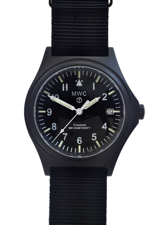 Orologio Militare MWC G10 in Titanio Nero PVD con Resistenza all'Acqua 300m, Vetro Zaffiro, Batteria da 10 Anni e Illuminazione GTLS al Trizio - Potrebbe Necessitare di Attenzione