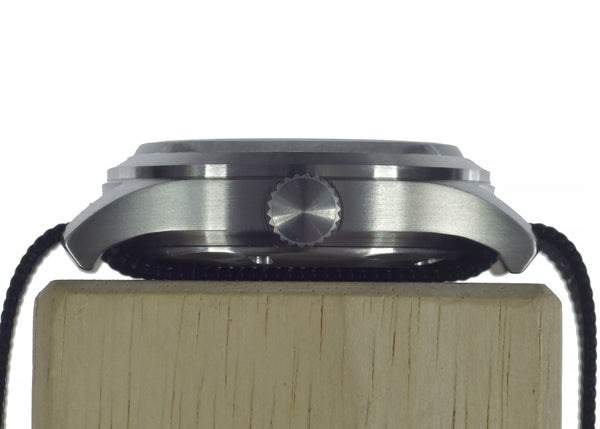 MWC GG-W-113 Classic 1960s/70s U.S Pattern Vietnam War Issue Watch with a Hybrid Mechanical/Quartz Hybrid Movement and 100m Water Resistance